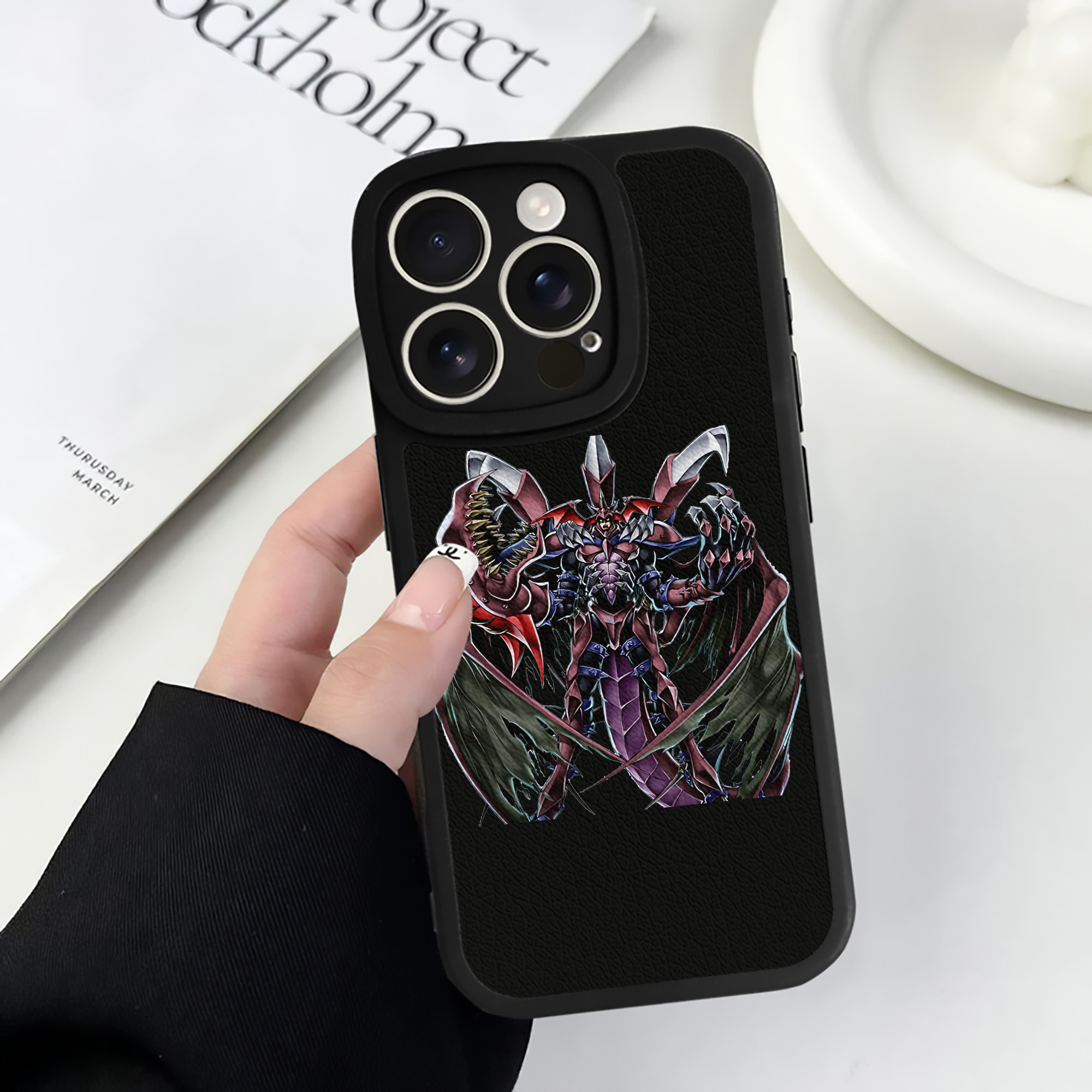 （画像用） 遊☆戯☆王 Yu-Gi-Oh! 【iPhone 16シリーズ対応】シリコンスマホケース（レザー調） 材質：シリコン
